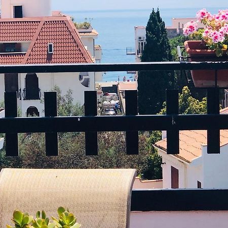 Sea View 2 Bedroom Vacation Apartment Джардини-Наксос Экстерьер фото