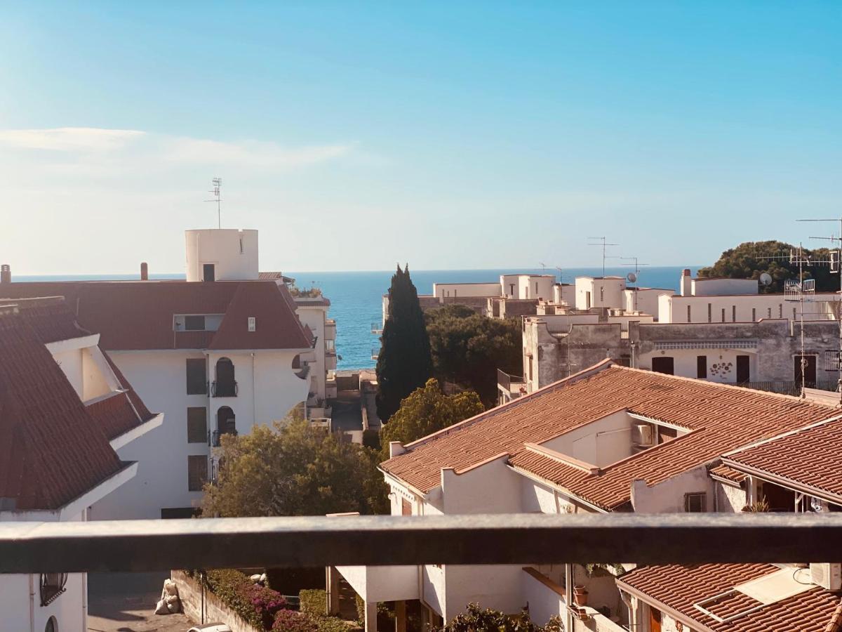 Sea View 2 Bedroom Vacation Apartment Джардини-Наксос Экстерьер фото